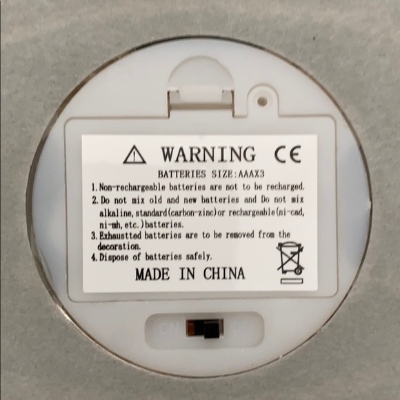 BBW 2021 Halloween Color Changing Skull Stand - Picture 8 of 8